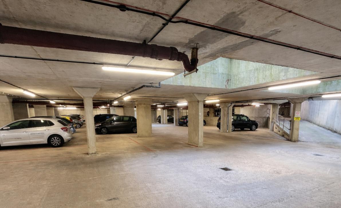 2 Bedroom Apartment. Grand Parade in Eastbourne,  18